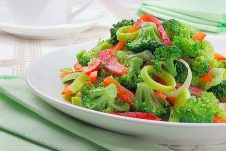 Insalata con broccoli e peperoni