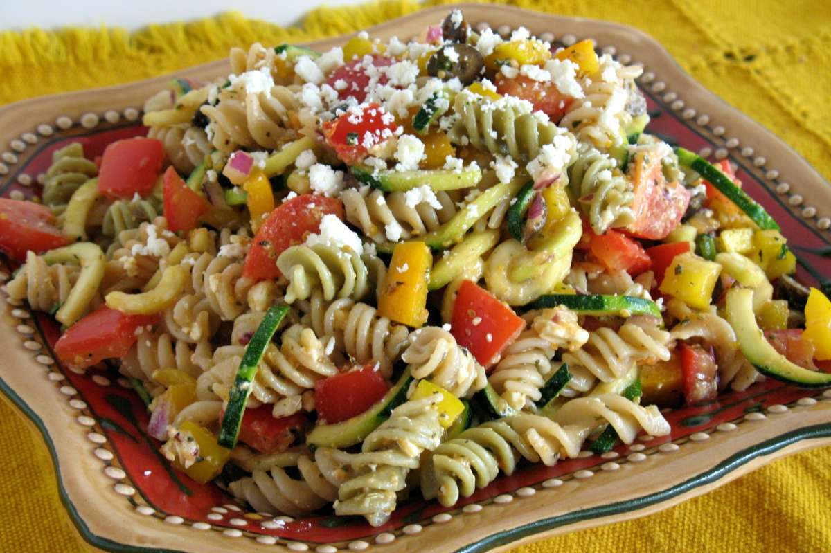 Pasta con verdure e feta