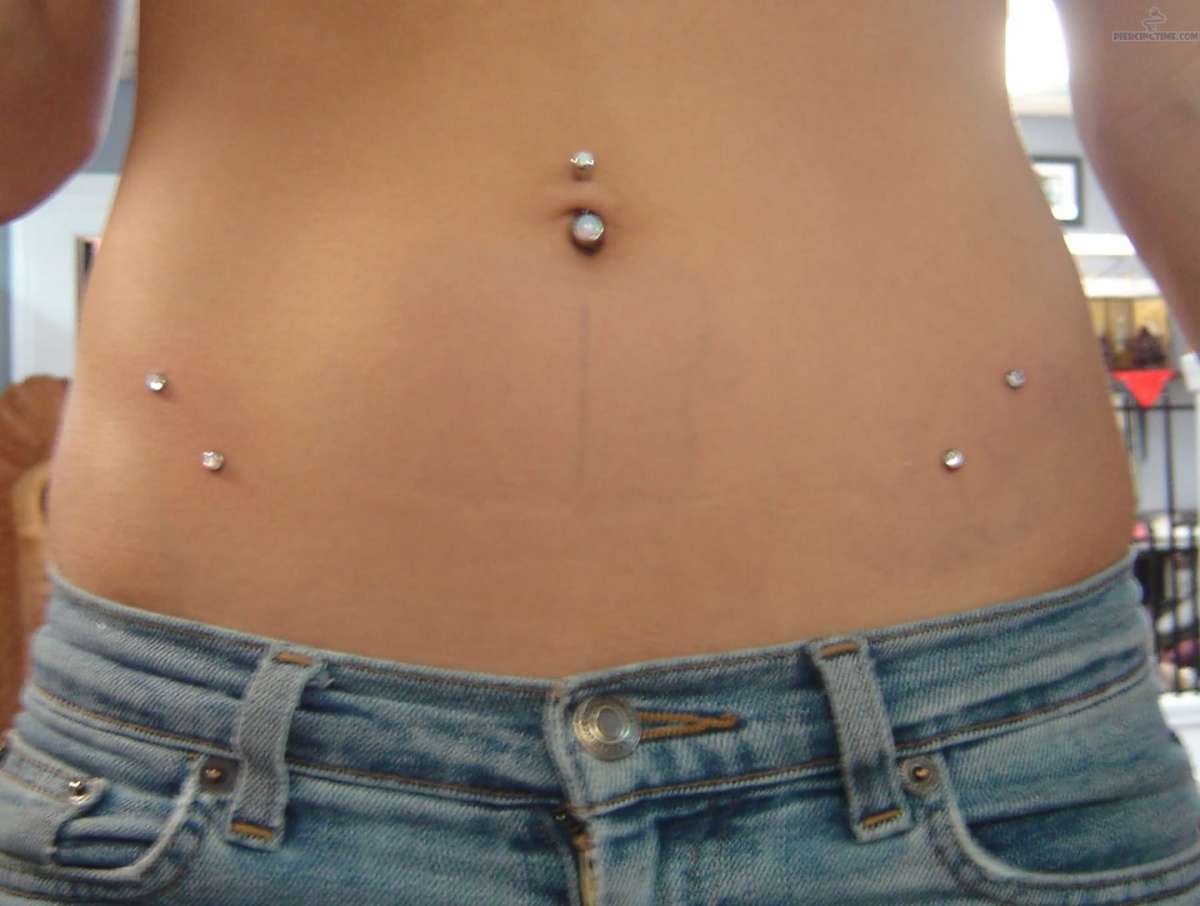 Piercing doppio sulla pelle