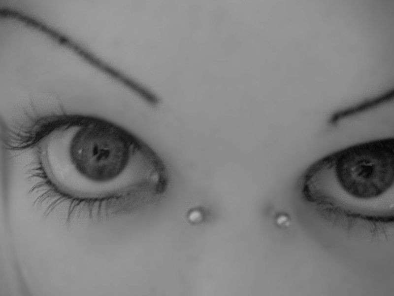 Piercing sulla pelle del naso