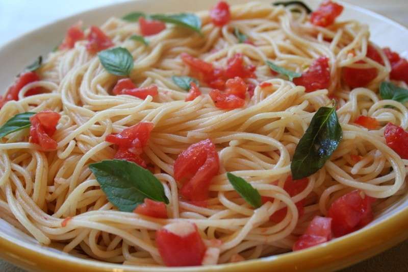 Spaghetti con pomodorini freschi
