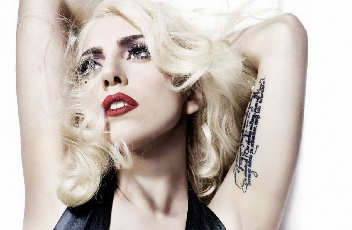 Tattoo sul braccio Di Lady Gaga