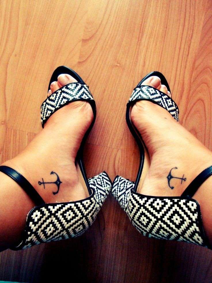 Tatuaggi sulle caviglie