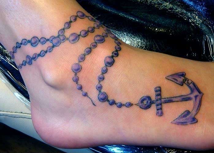 Tatuaggio a cavigliera, femminile e particolare