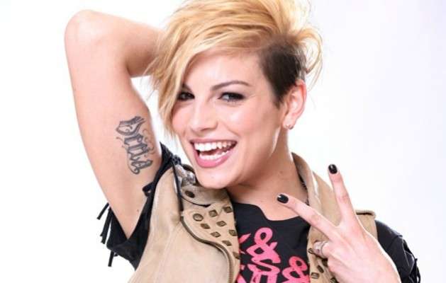 Tatuaggio con scritta di Emma Marrone