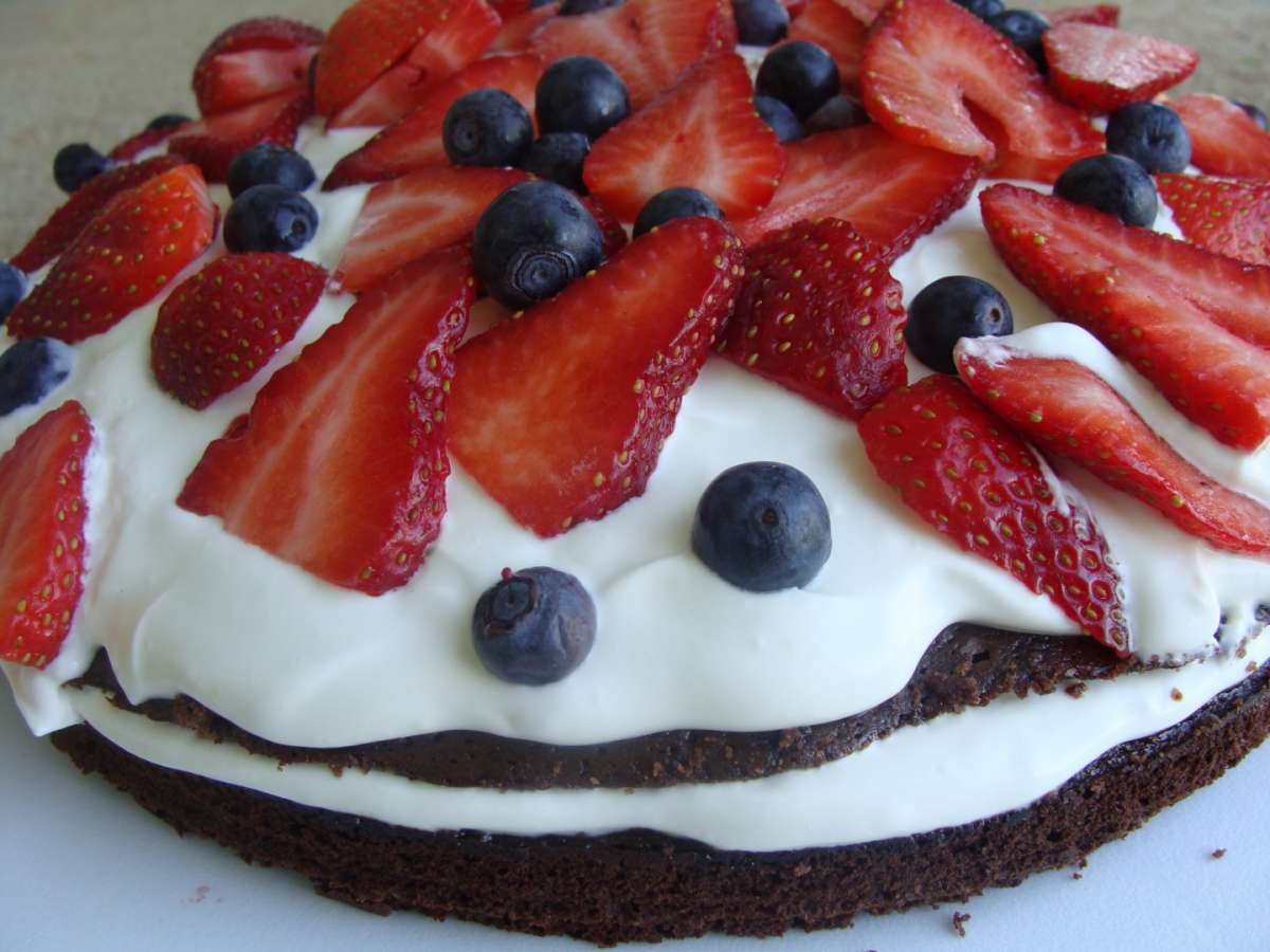 Torta al cioccolato con crema