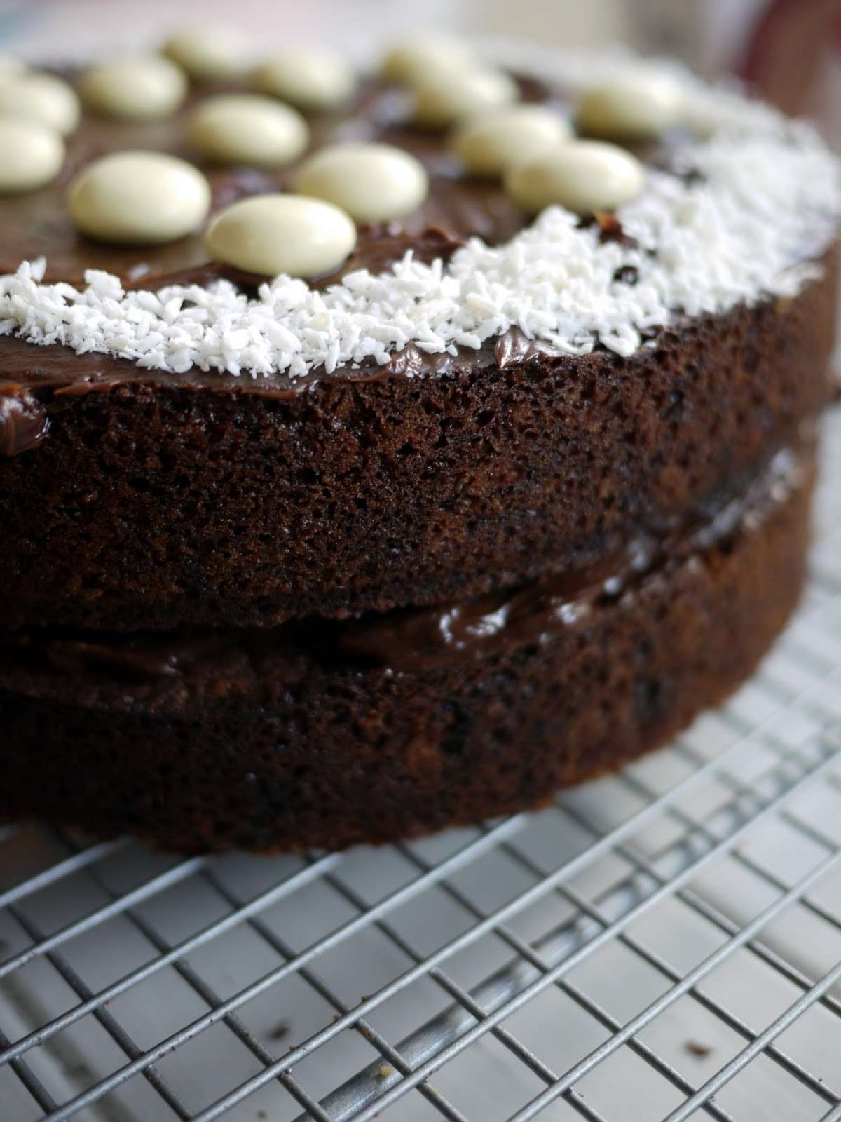 Torta con ovetti di cioccolato