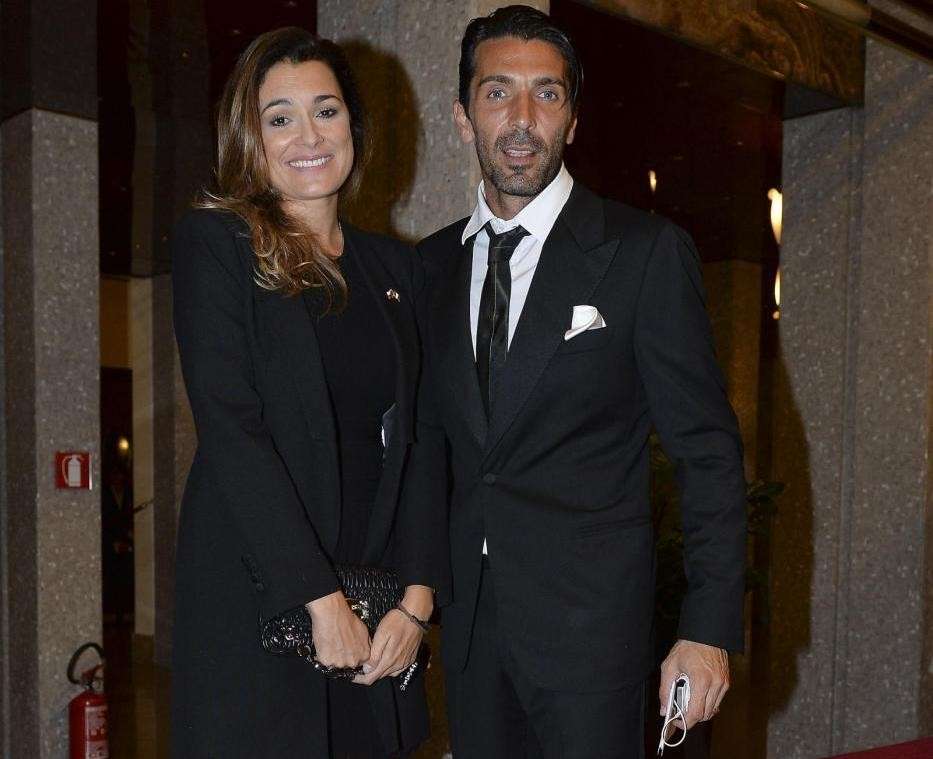 Gianluigi Buffon e Alena Seredova in primo piano