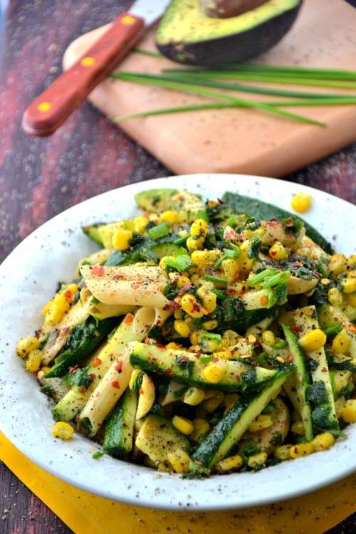 Insalata di pasta con avocado