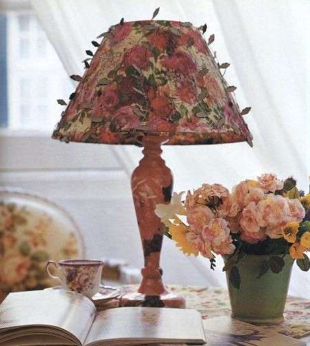 Lampada decorata con il decoupage