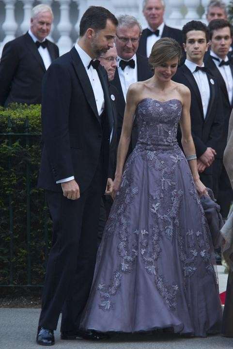 Letizia Ortiz con un abito da red carpet