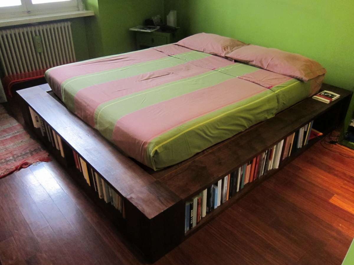 Letto e libreria