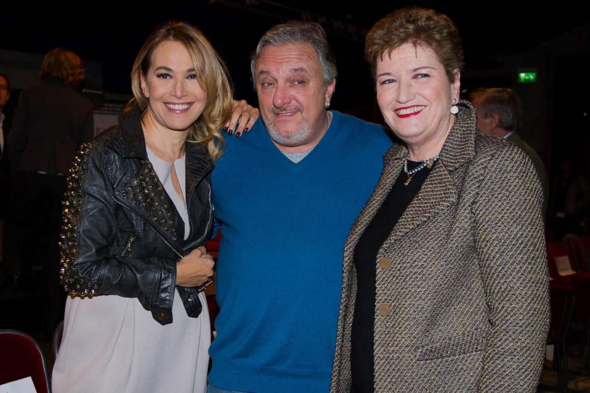 Roberto Cenci, Mara Maionchi e Barbara D'Urso in posa per i fotografi
