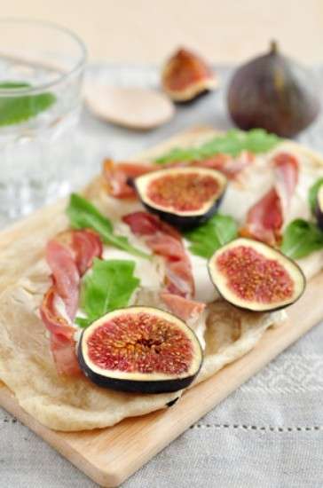 Scrocchiarella con prosciutto e fichi