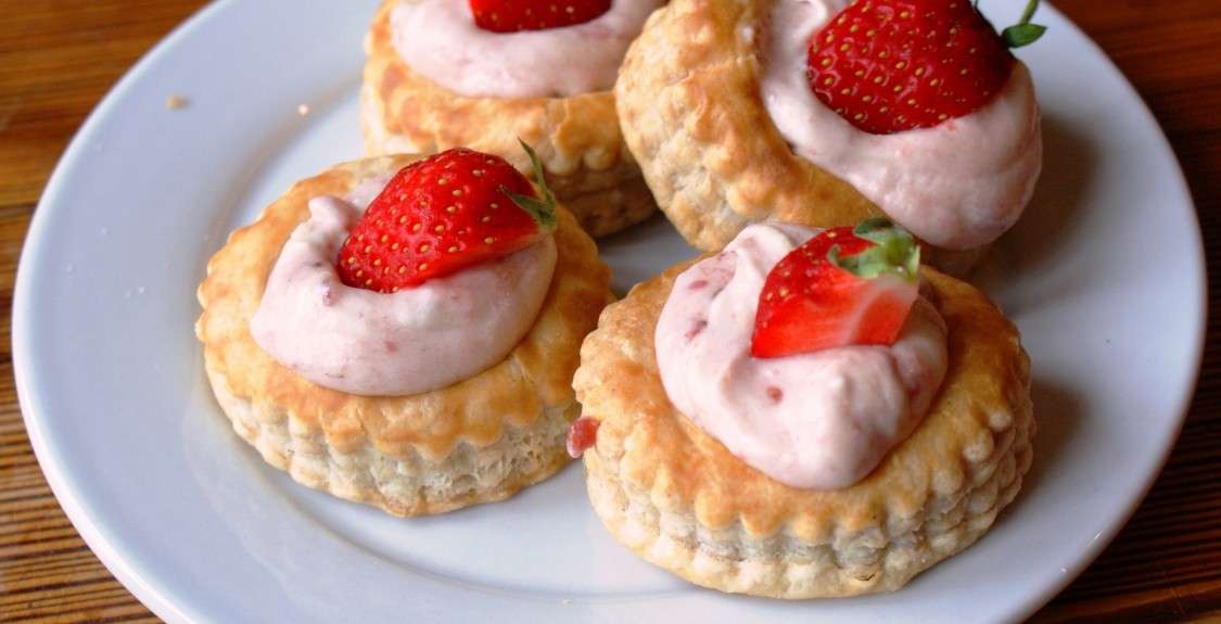 Vol au vent con crema alla fragole