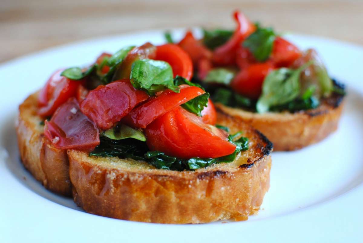 Bruschette con insalata