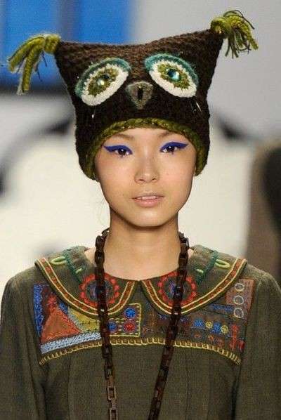 Cappello gufo all'uncinetto, di Anna Sui