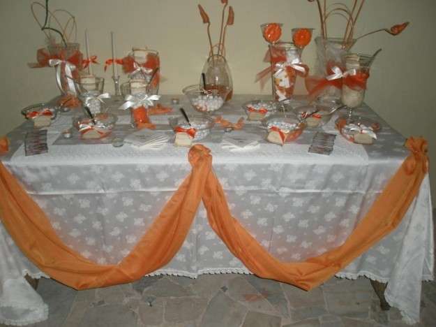 Confettata con addobbi orange