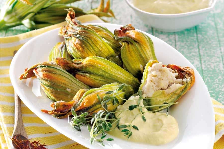 Fiori di zucca ripieni con pesce