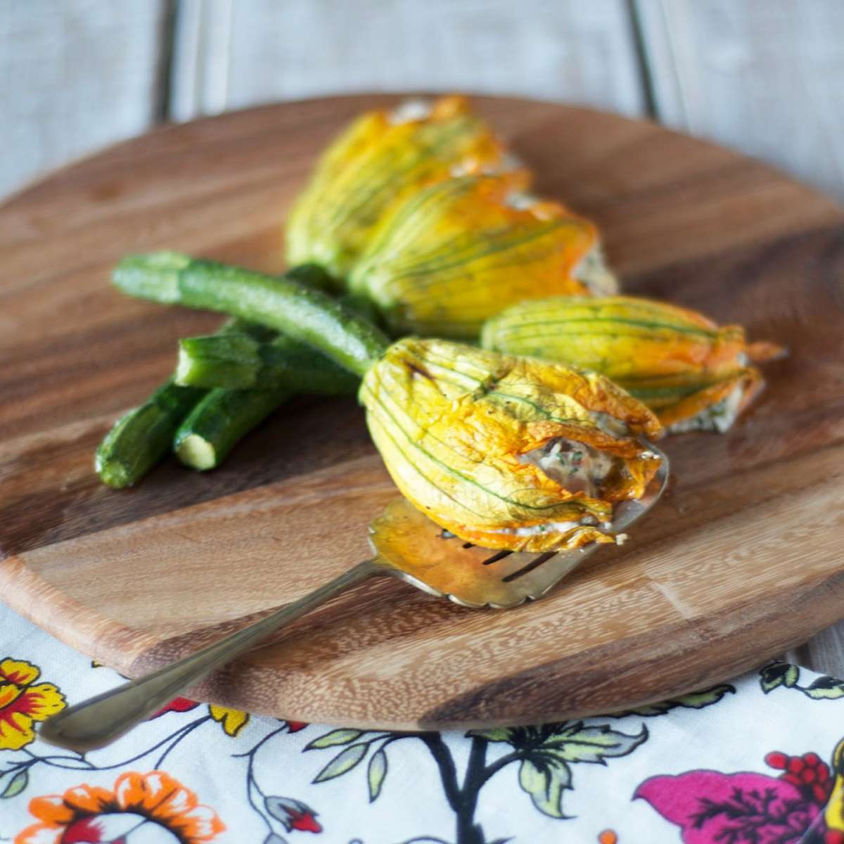 Fiori di zucca ripieni di ricotta e verdure