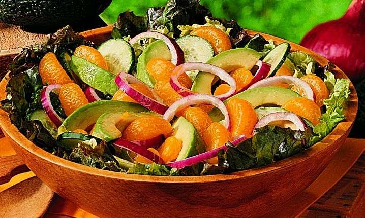 Insalata di arance con avocado e zucchine