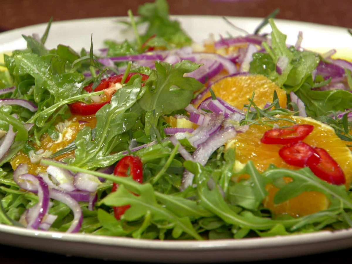 Insalata di arance con rucola e pomodorini