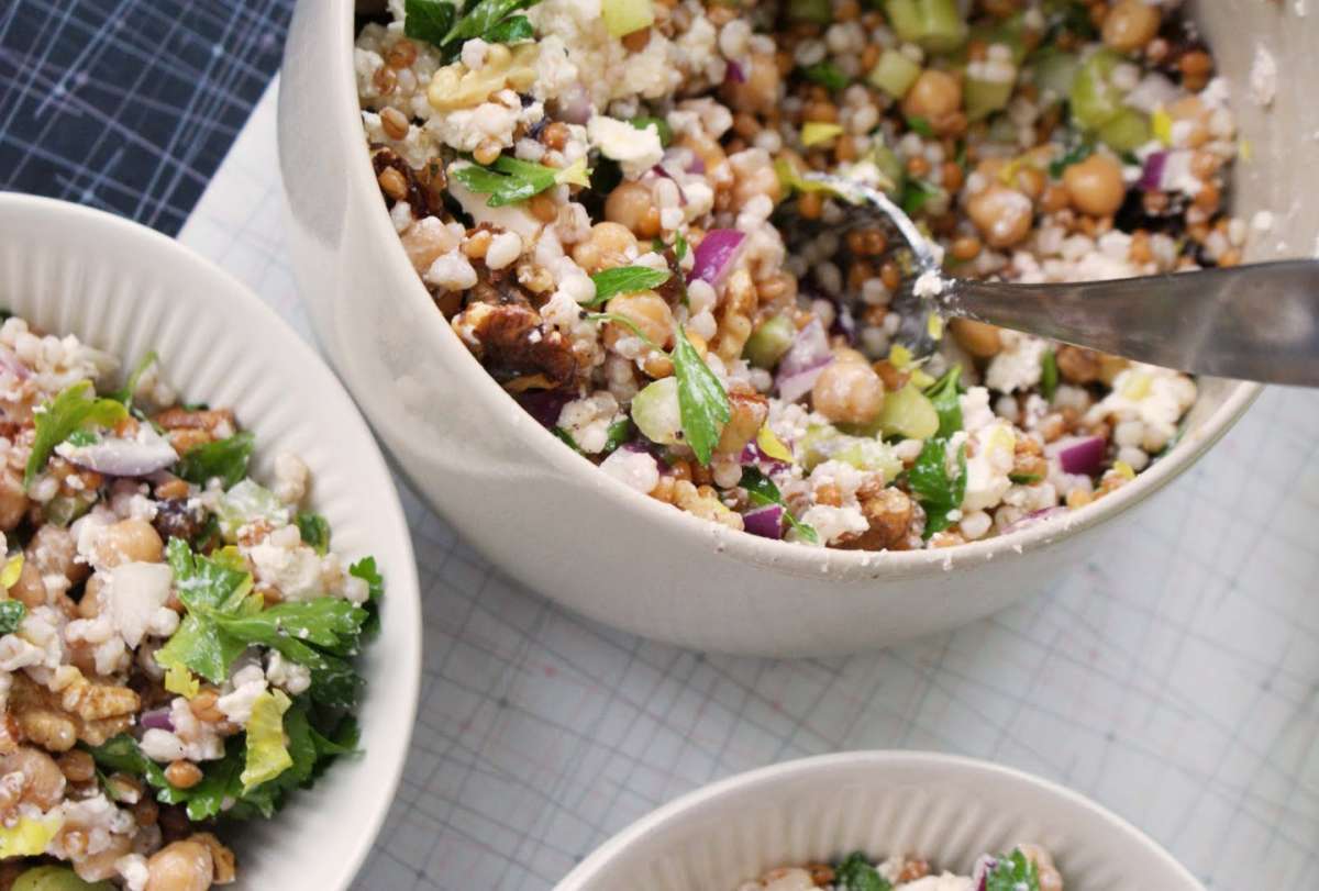 Insalata di cereali con formaggio