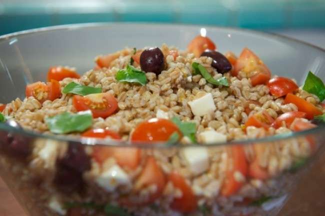 Insalata di cereali con mozzarella
