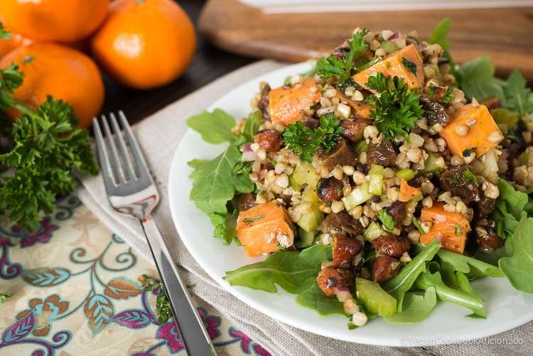 Insalata di grano saraceno e verdure