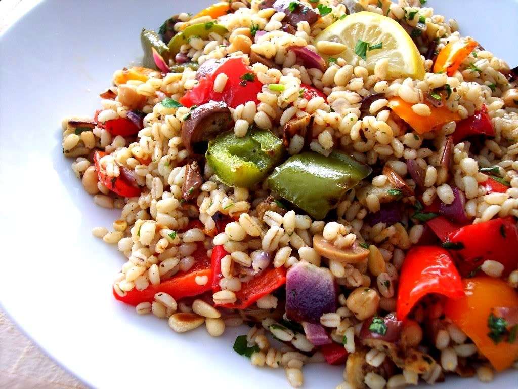 Insalata di orzo con peperoni