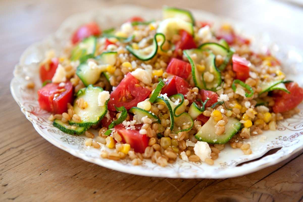 Insalata di orzo estiva