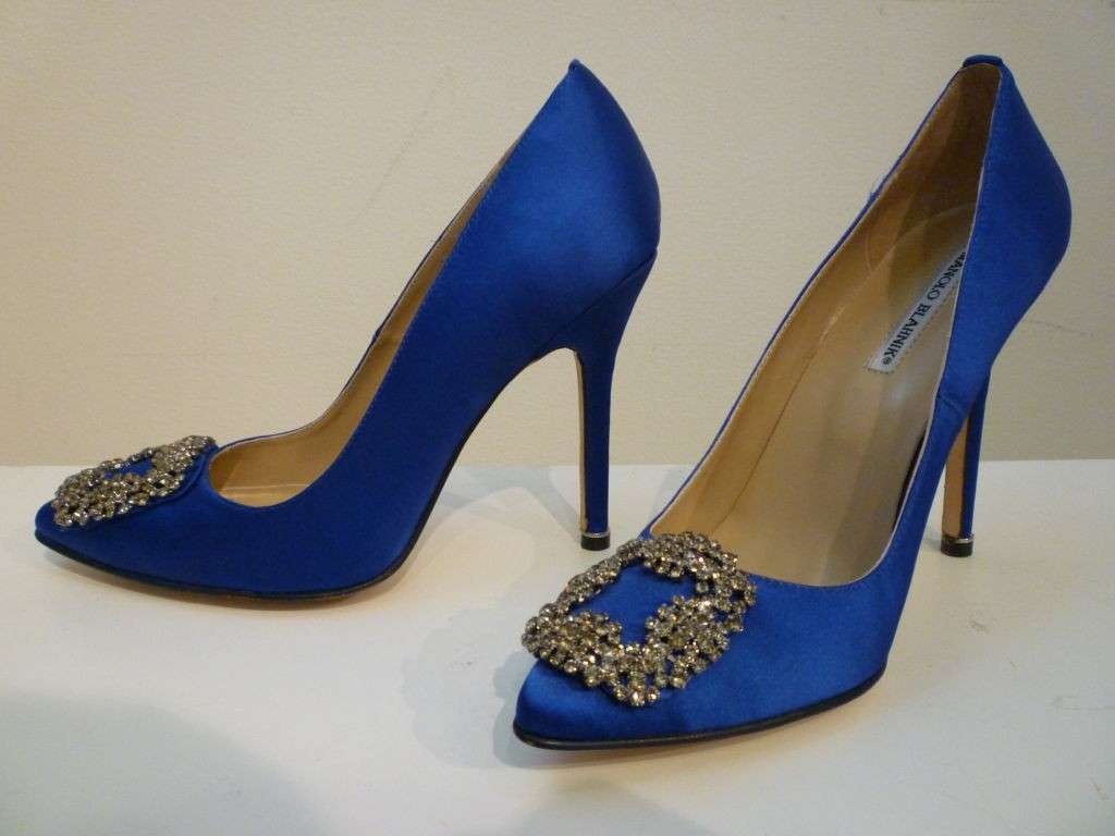 Le Hangisi blu di Manolo Blahnik