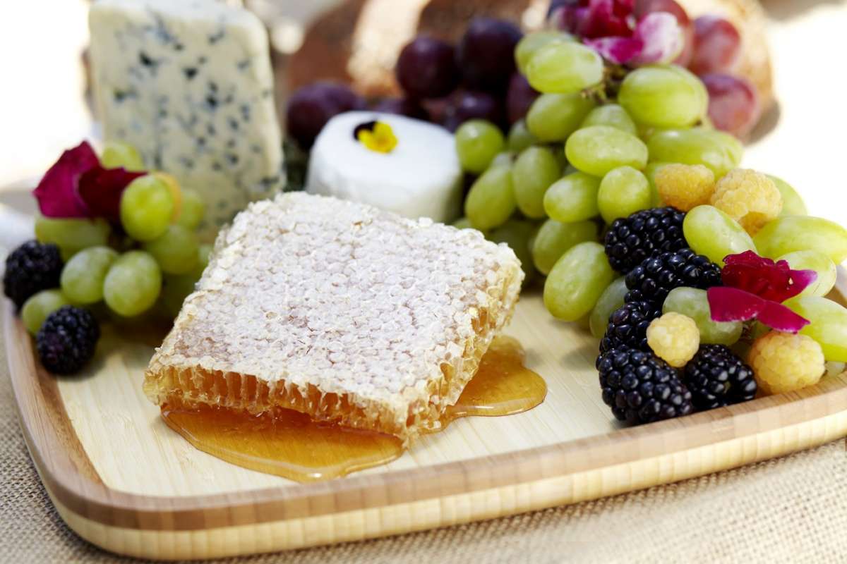 Miele, formaggio  e frutta