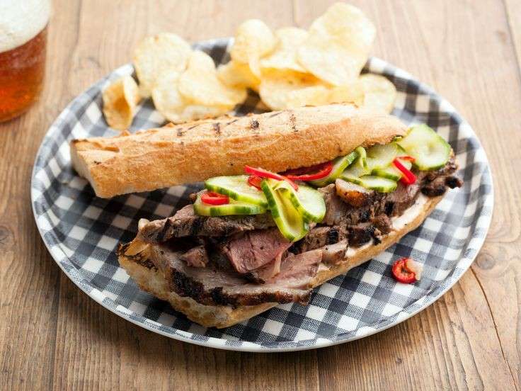 Panino con carne e verdure