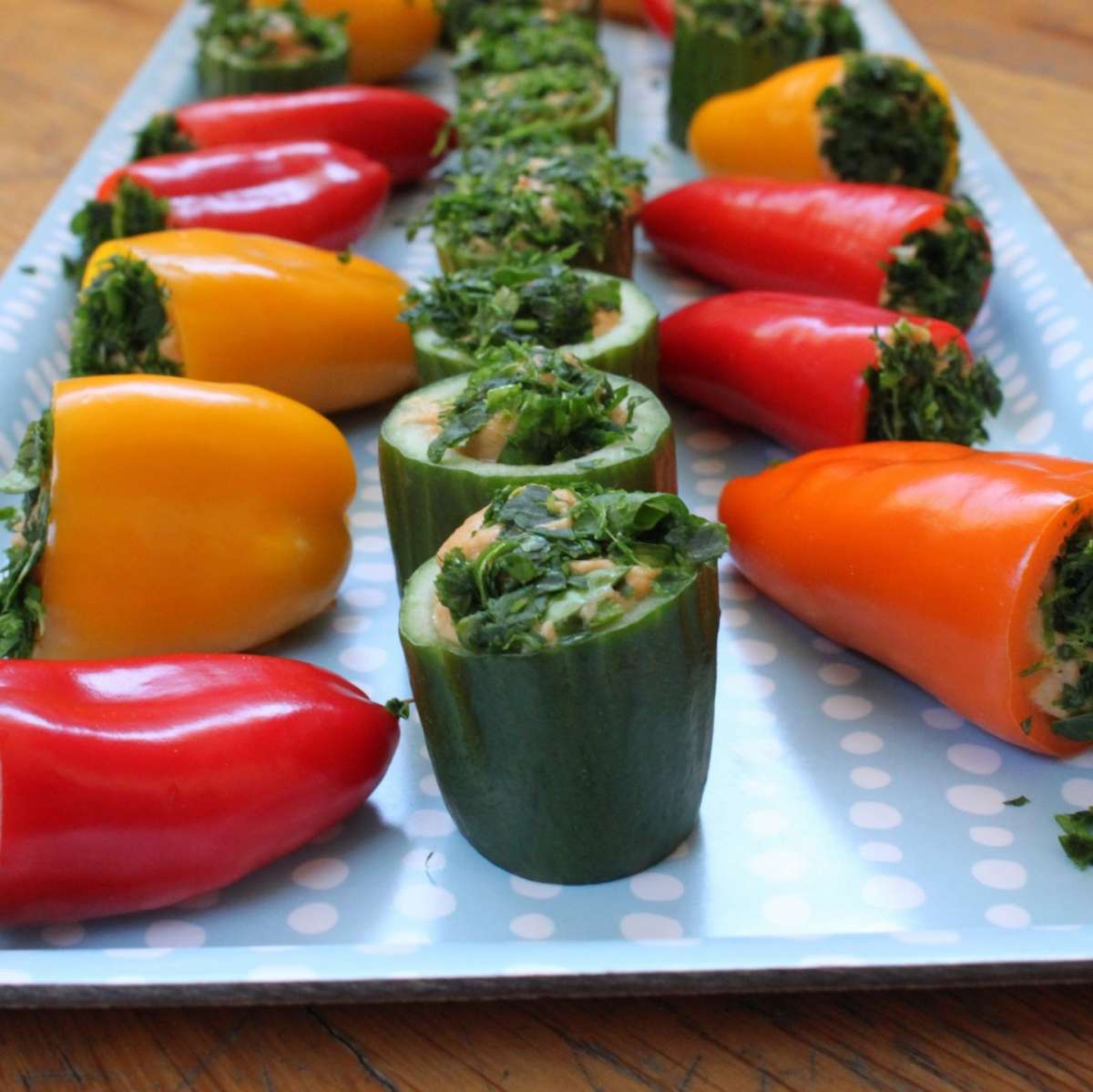 Peperoni ripieni con fagioli e verdure