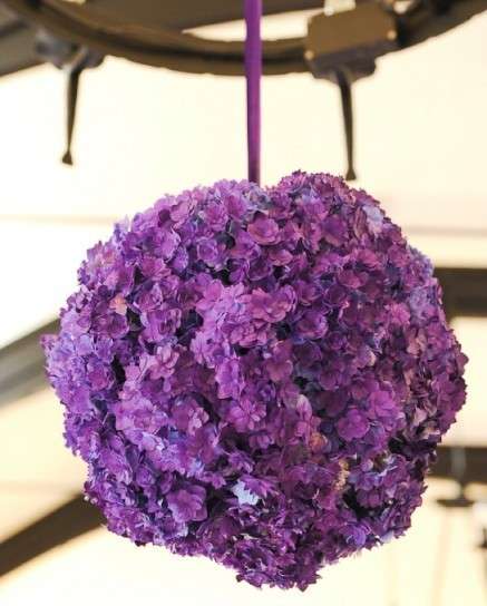 Sfera pendente con fiori viola