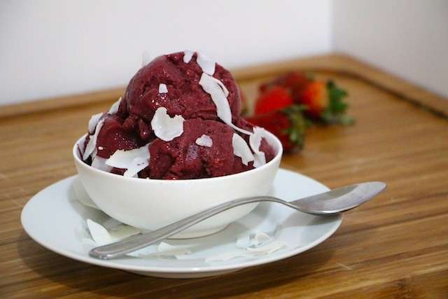 Sorbetto alla fragola e mirtilli