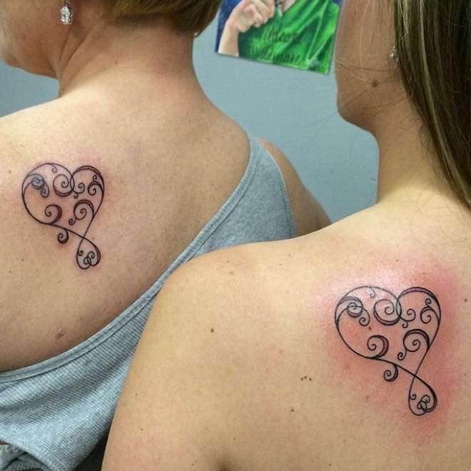 Tatuaggi mamma e figlia