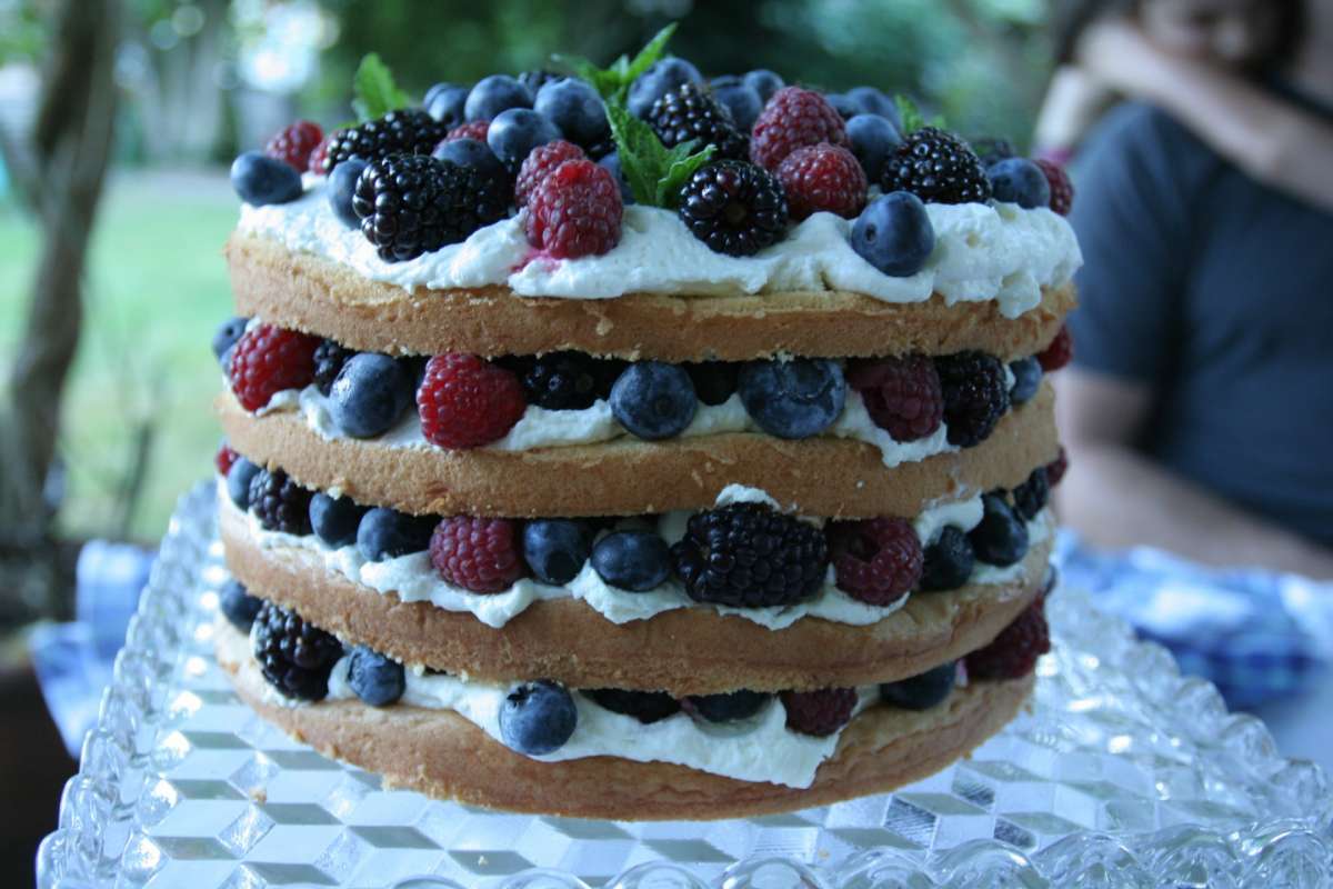 Torta a strati con frutta