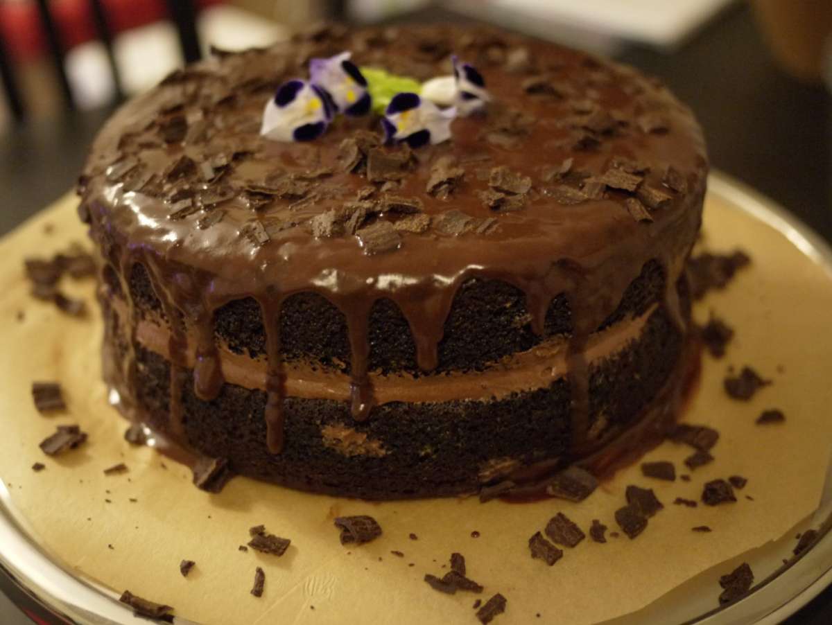 Torta al doppio cioccolato con scaglie