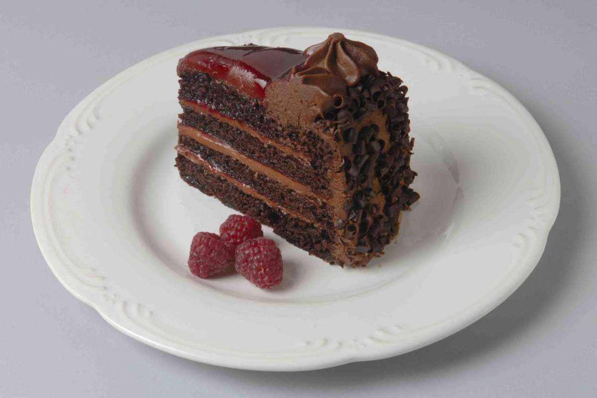 Torta al doppio cioccolato e gelatina di lamponi