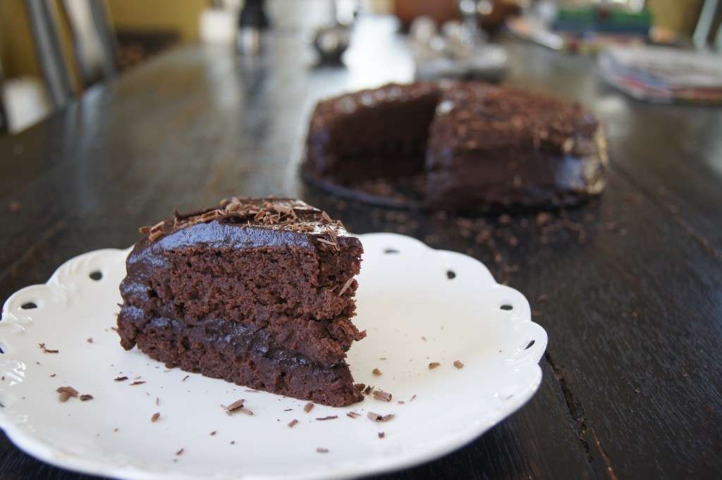 Torta con cioccolato al latte e fondente