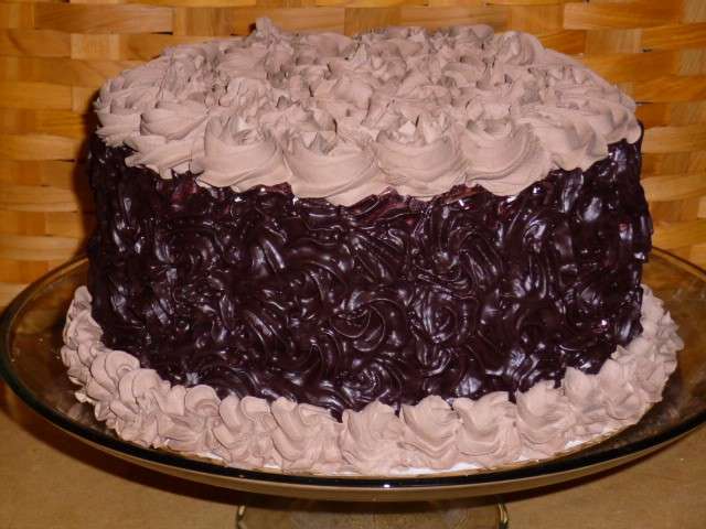 Torta con glassa al cioccolato