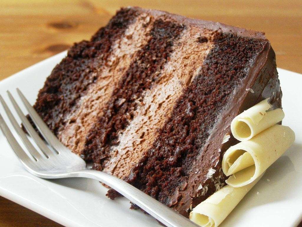 Torta con vari strati di cioccolato