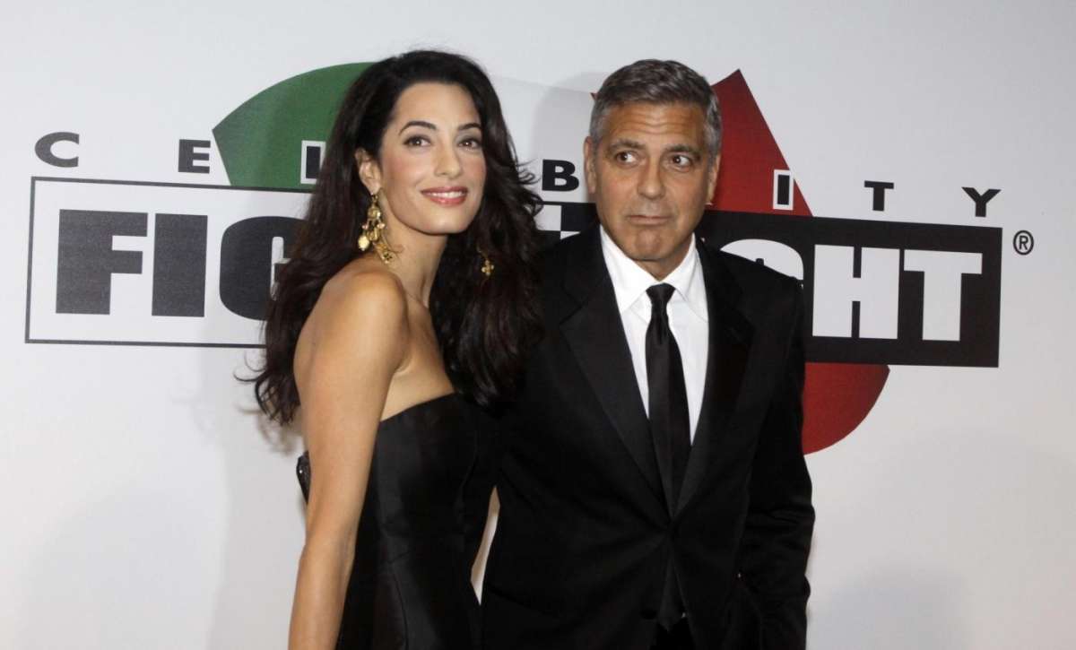 Amal Alamuddin elegantissima in abito nero