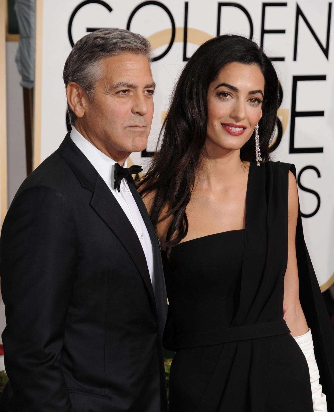 Amal Alamuddin sorridente con George Clooney