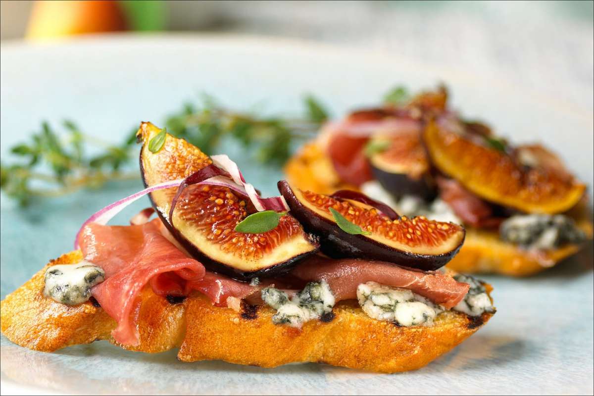 Bruschetta con prosciutto e fichi