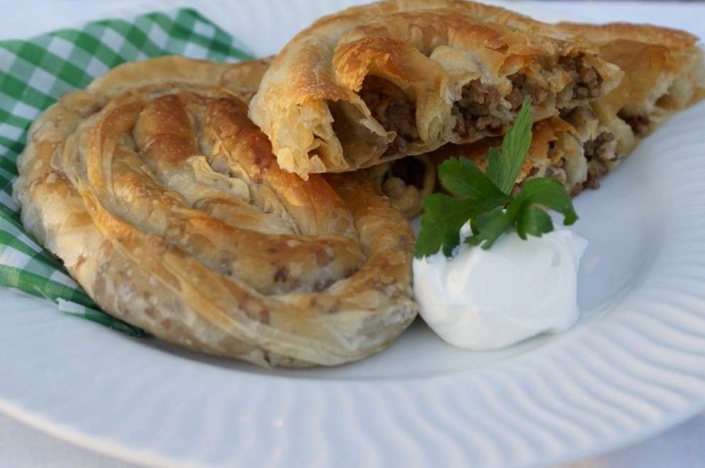 Burek con carne tritata