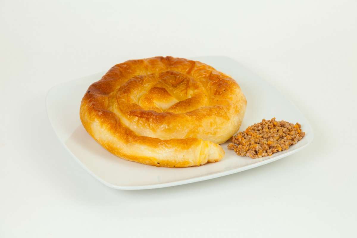 Burek con carote e carne macinata