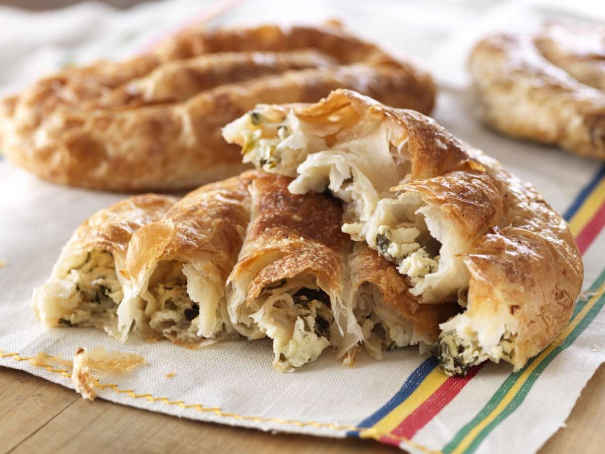 Burek con verdure e formaggio